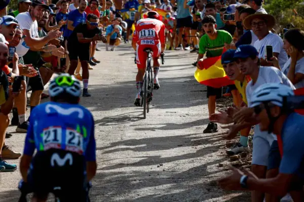Pogacar gewinnt dritte Etappe der Vuelta a España nach Sprintduell image 1