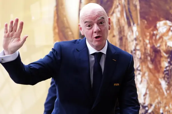 Fußballverbände kritisieren FIFA-Präsident Infantino nach Investorenplänen
