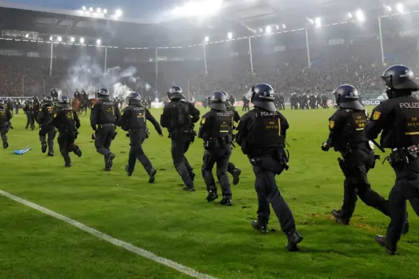 Mannheim: DFB-Pokal-Derby eskaliert, Polizei zieht Bilanz nach Vorfällen