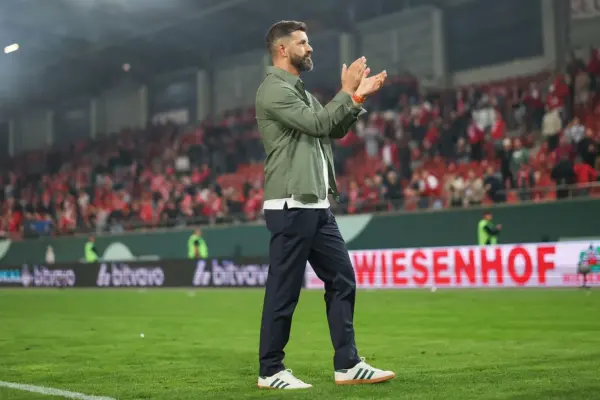 Schalke 04 gewinnt Pokalkrimi in Halle nach Verlängerung image 1