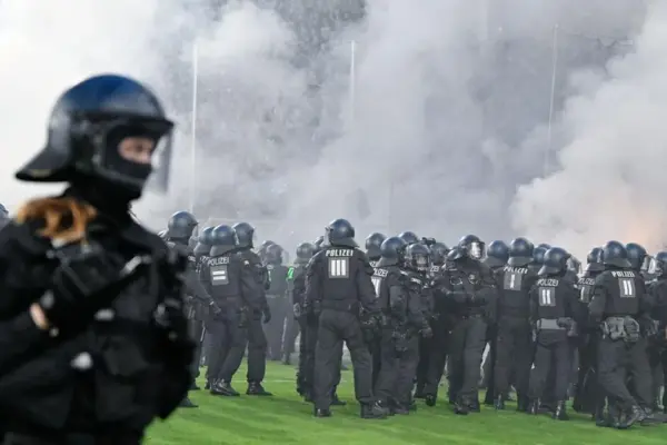 Mannheim: Pokal-Derby eskaliert mit zahlreichen Verletzten