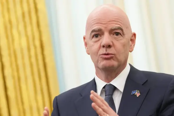 UEFA bereitet Strafanzeige gegen FIFA-Boss Infantino vor