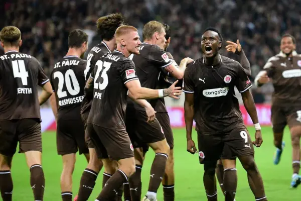 St. Pauli sichert späten Sieg gegen Wolfsburg image 1