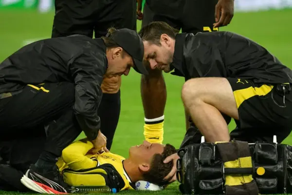 Dortmund feiert Sieg gegen Villarreal, sorgt sich aber um Karetsas image 1